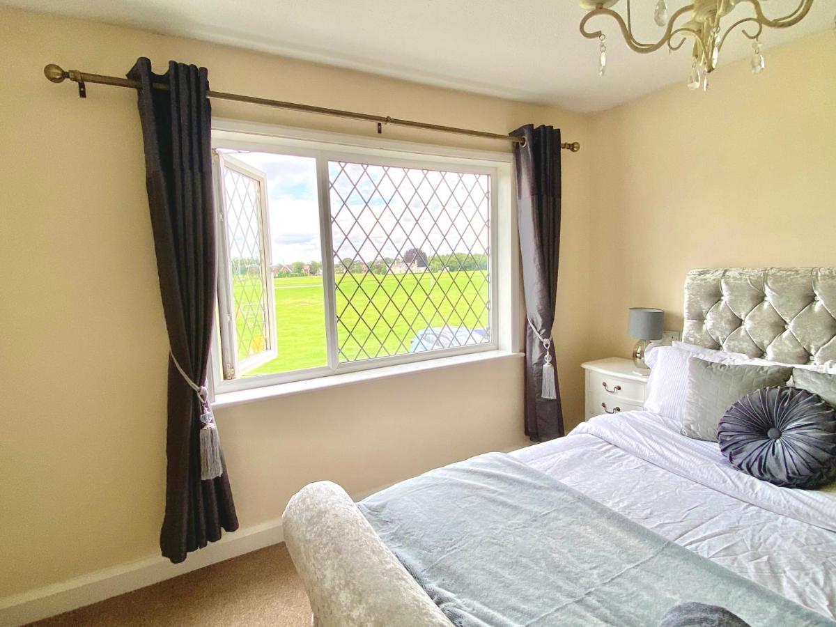 Cosy Cottage Great Bentley Near Station And Shops Exterior photo